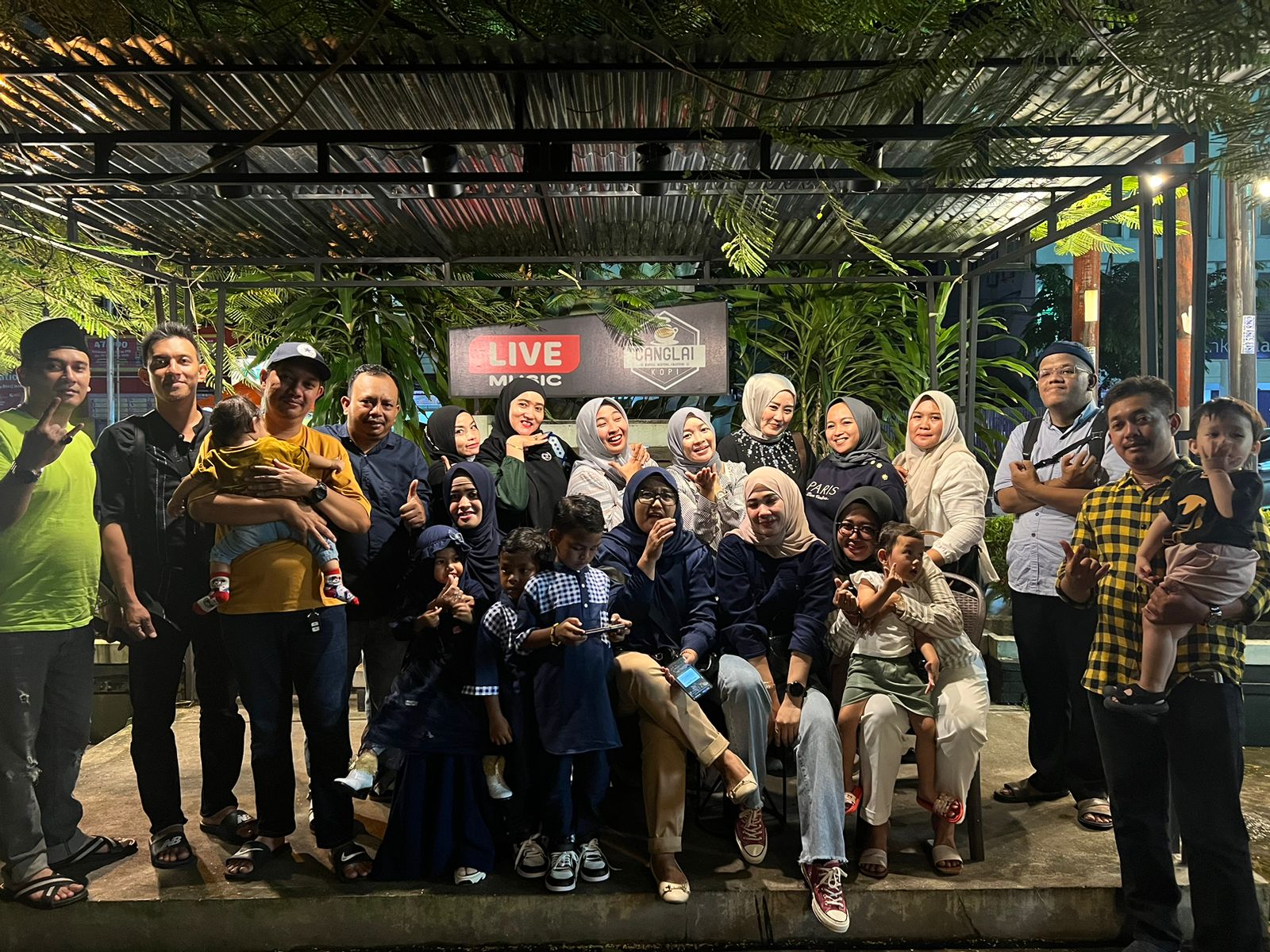 Kembali Bersatu: Buka Puasa Bersama Teman Alumni SMU Muhammadiyah Angkatan 2002 Pontianak di Canglai Kopi